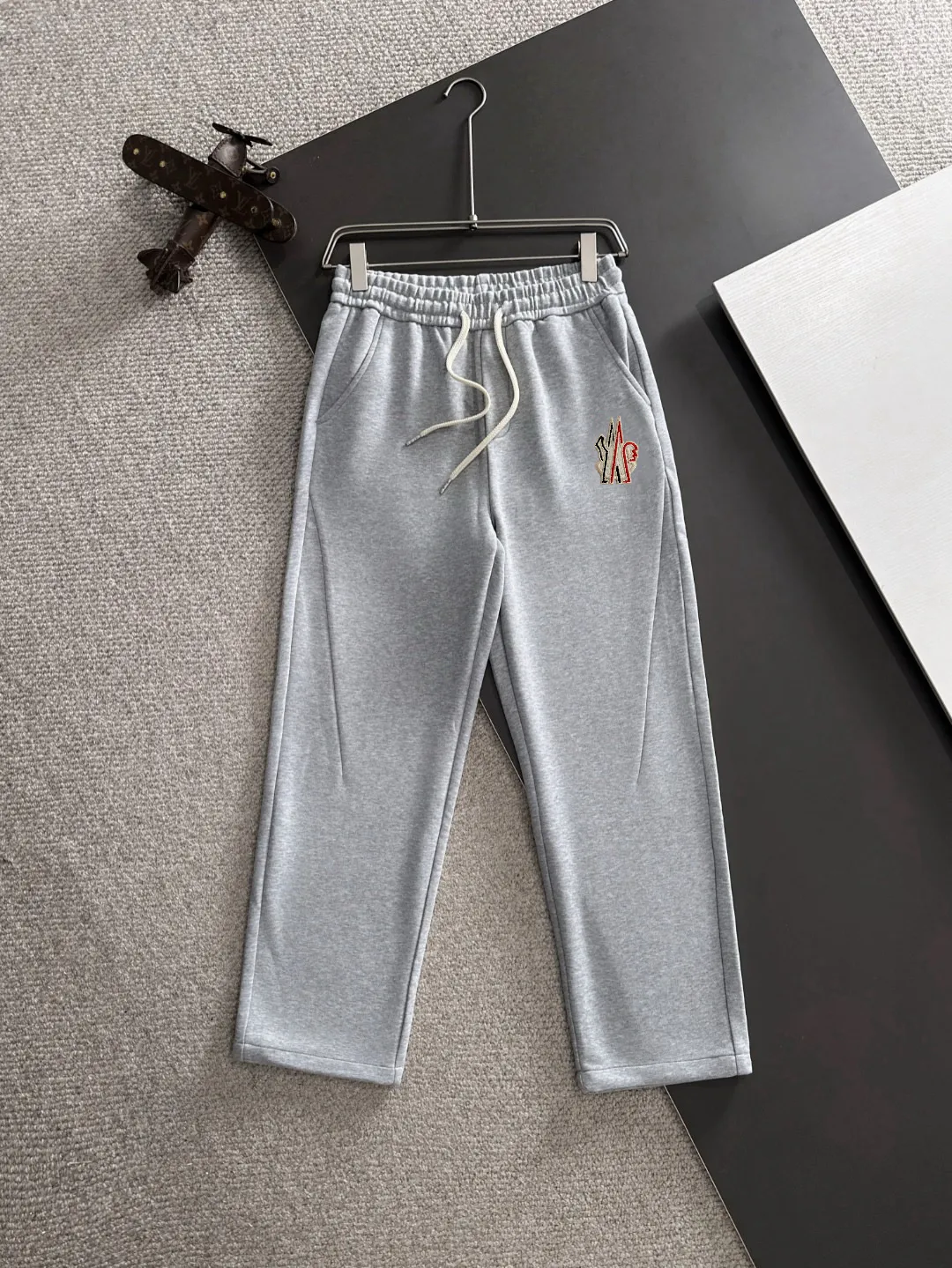 P155， （ ， ） Logo Black White ：Black Gray Light Gray Dark Gray Size 29-36